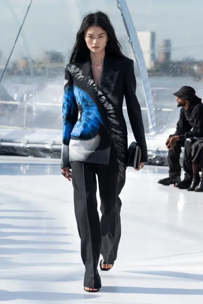Look 18